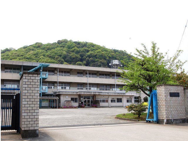 連島北小学校まで1200m
