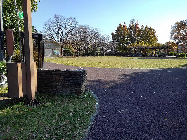 錦ケ丘公園まで240m