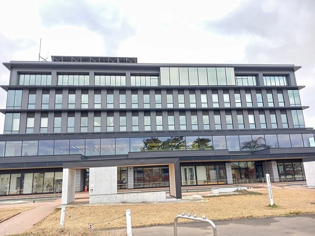 大館市役所本庁舎まで217m