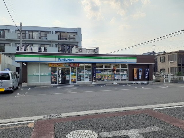 ファミマさいたま日進町２丁目店まで290m