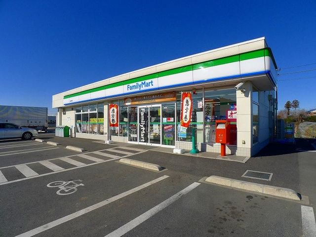 ファミリーマートまで450m