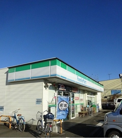 ファミリーマートまで1100m