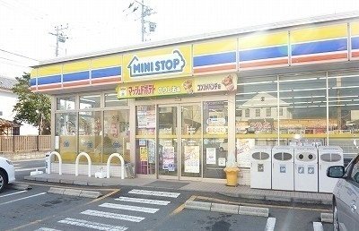 ミニストップ沼津千本街道店まで900m