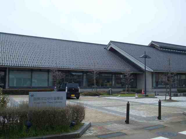 寺井図書館まで1300m