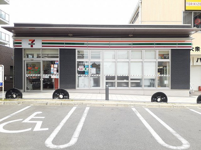 セブンイレブン　岩倉駅東口店まで210m