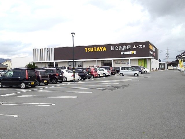 ＴＳＵＴＡＹＡ積文館書店八女店まで1050m