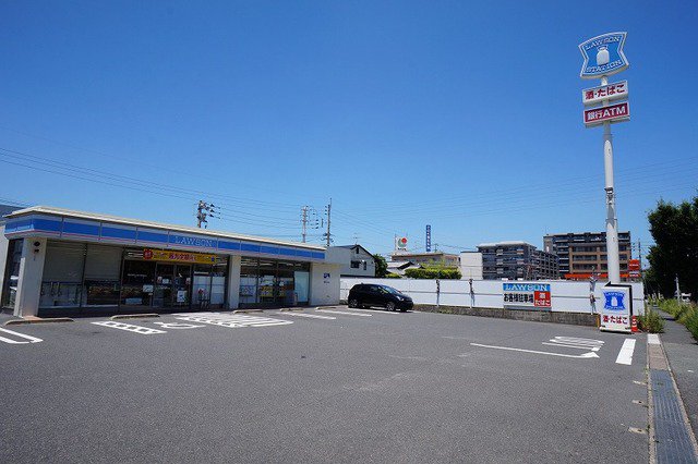 ローソン八幡下上津役1丁目店まで500m