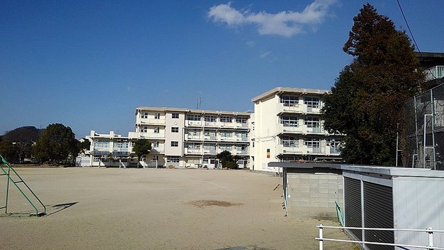 北九州市立 長尾小学校まで1100m