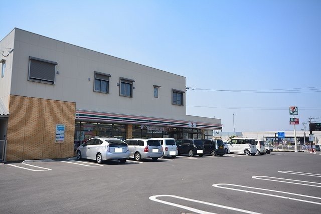 セブンイレブンまで900m
