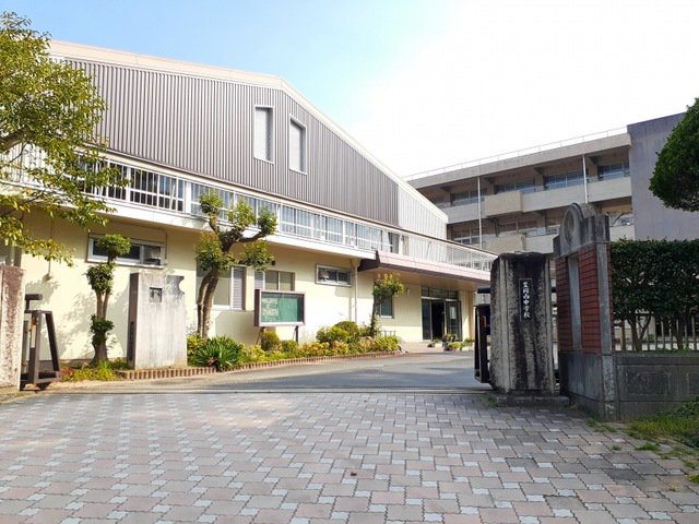 笠岡西中学校まで2600m