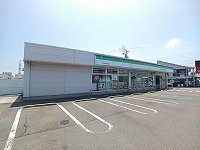 ファミリーマート中央通り店さんまで800m