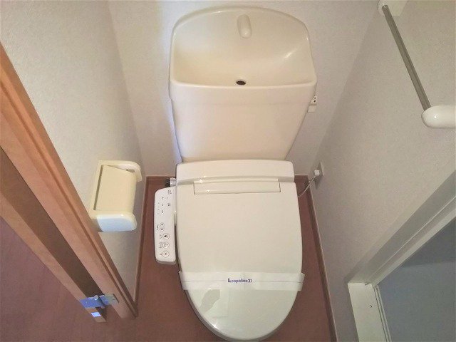 嬉しい温水洗浄便座付きです♪
