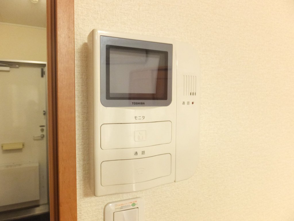 モニター付きインターフォンなら急な来客にも慌てません。