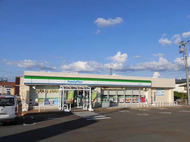 ファミリーマート　十文字西原店まで700m