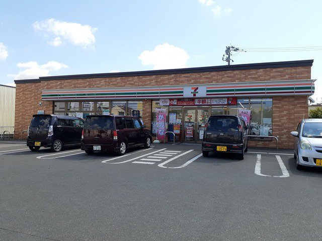 セブンイレブン泉町店まで450m
