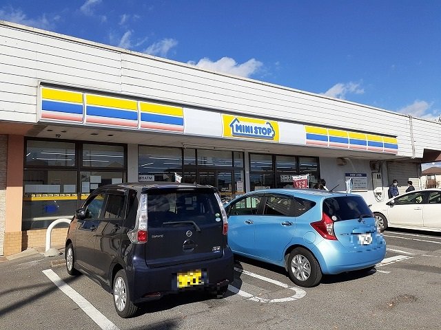 ミニストップ下野大沢駅前店まで1500m
