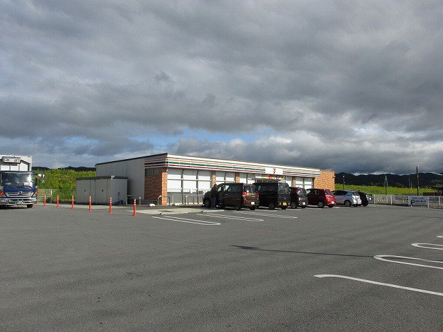 セブン-イレブン 烏山バイパスまで2700m