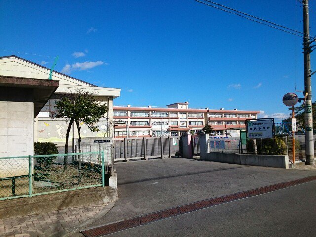 高崎市立塚沢小学校まで800m