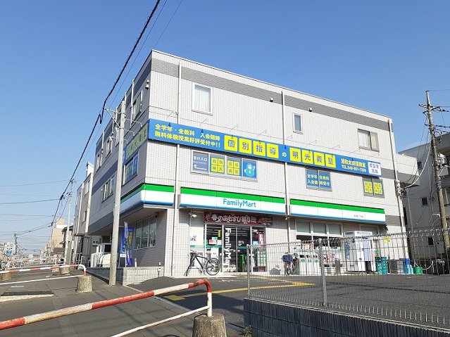 ファミリーマート太田窪2丁目店まで350m