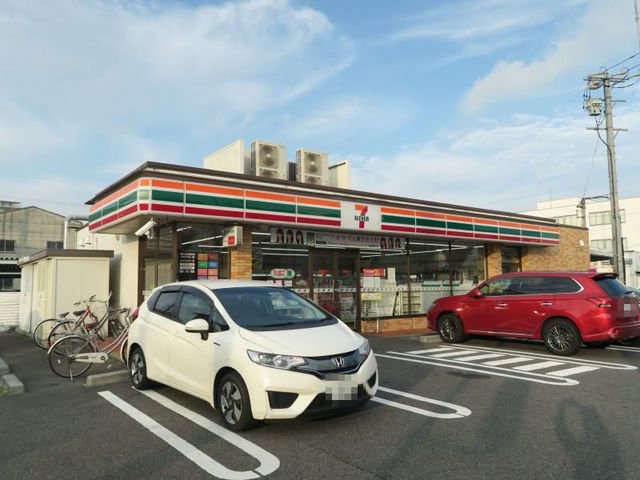 セブン-イレブン岡崎上六名店まで500m