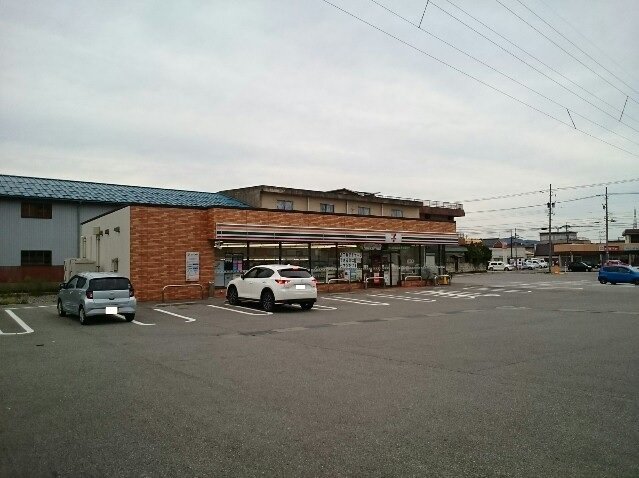 セブンイレブンまで900m