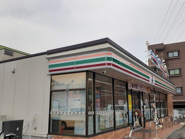 セブンイレブンまで1300m