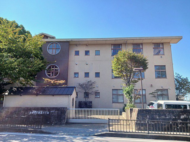 旭森小学校まで1500m