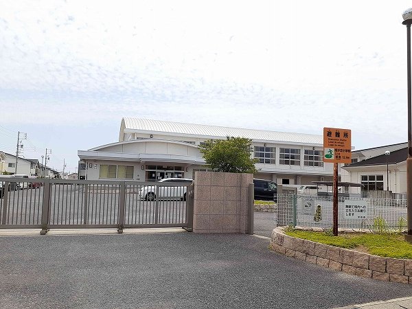 旭が丘小学校まで400m