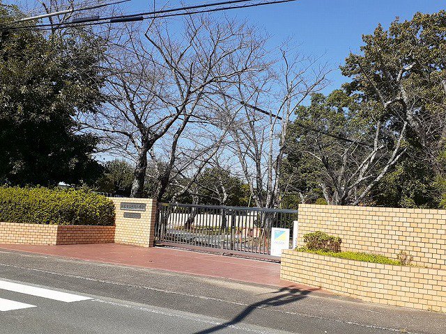 浜松市立豊岡小学校まで2400m