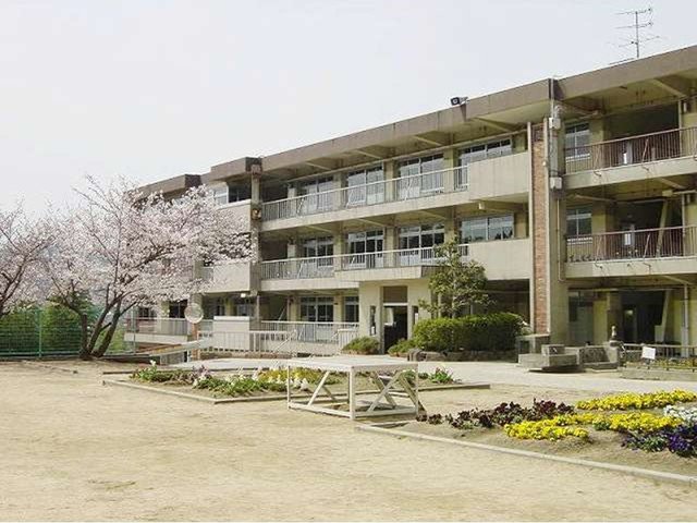 郷内小学校まで650m