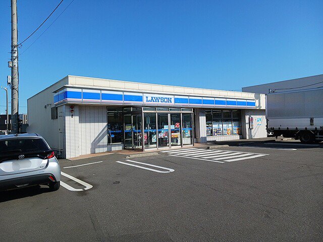 ローソン青森八ツ役矢作店まで471m