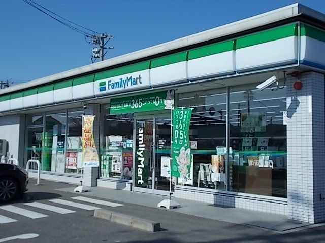 ファミリーマート岐阜北鶉店まで700m