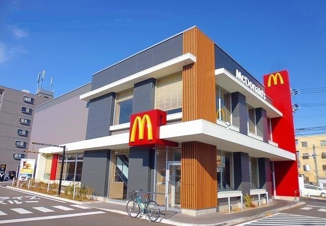 マクドナルドまで900m