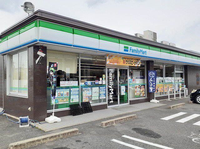 ファミリーマート　三ツ井店まで300m