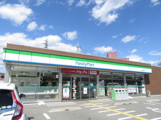 ファミリーマート日高町鶴岡店まで150m