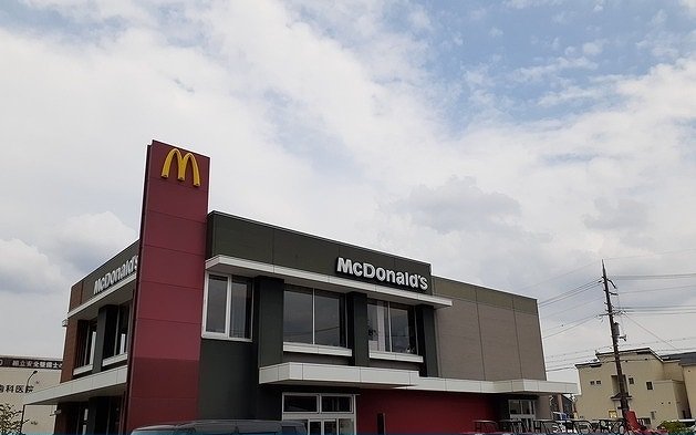 マクドナルド様まで750m