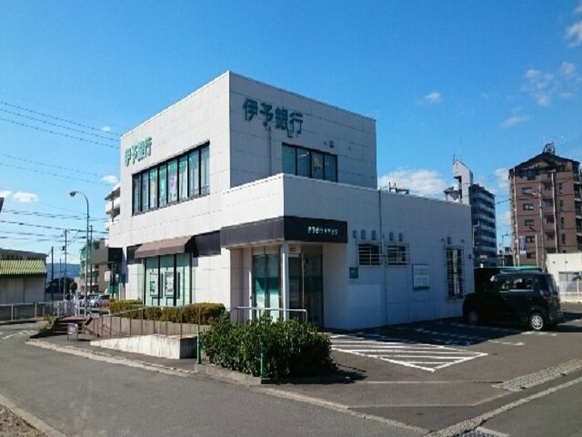 伊予銀行牛渕支店様まで350m