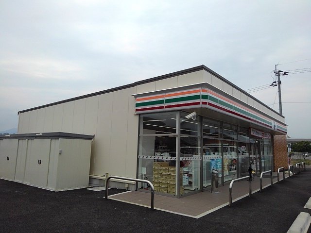 セブンイレブン 西都右松店まで450m
