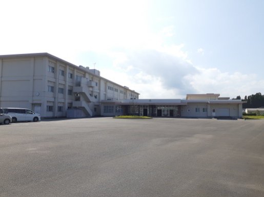 西都市立妻南小学校まで750m