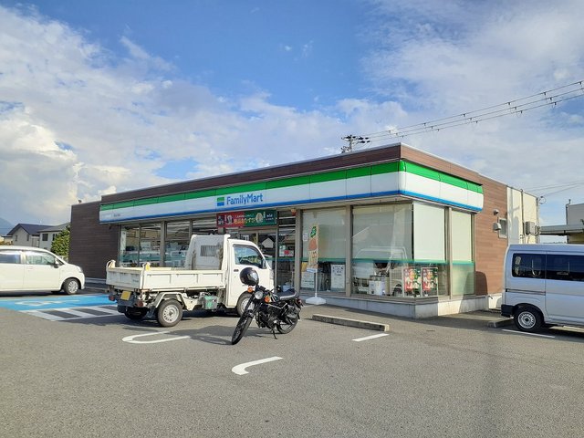 ファミリーマート岩出川尻店様まで650m