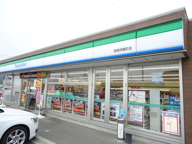ファミリーマート西尾伊藤町店まで500m