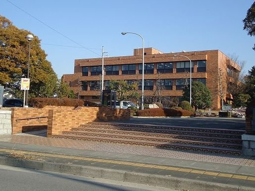 西尾市立図書館まで750m