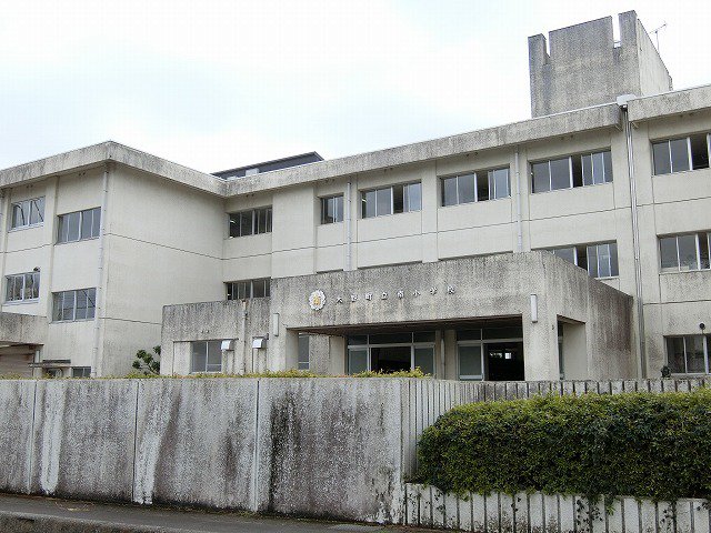 南小学校まで1100m