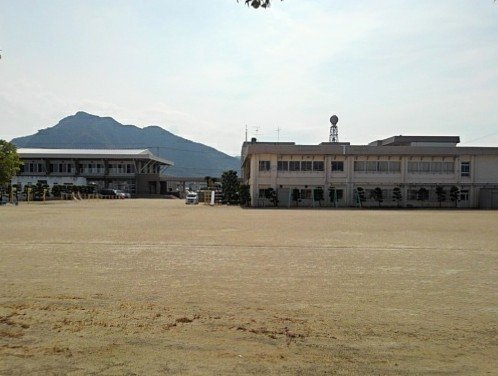多度津町立四箇小学校まで850m