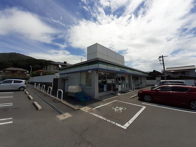 ファミリーマートまで230m