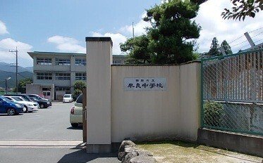 早良中学校まで1600m