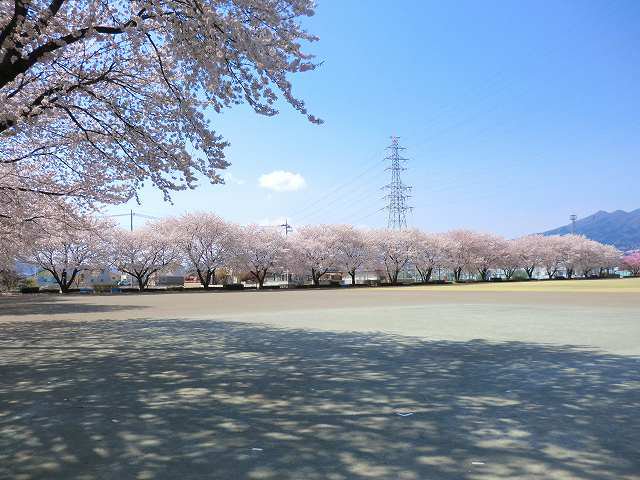 子持ふれあい公園まで1900m