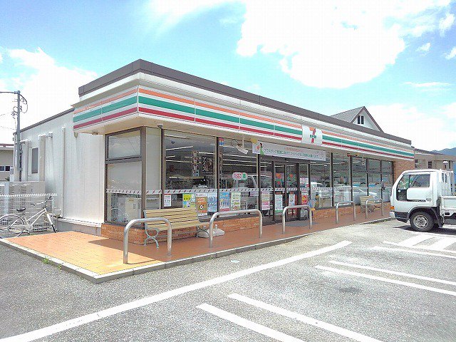 セブンイレブン山梨北中学校前店まで450m
