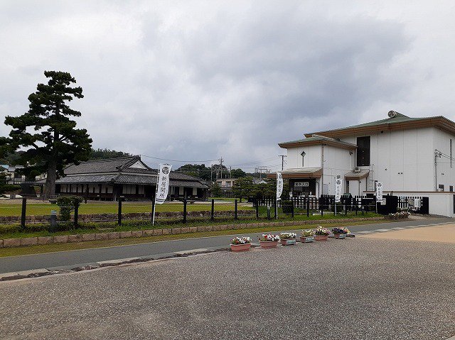 新居関所跡まで450m