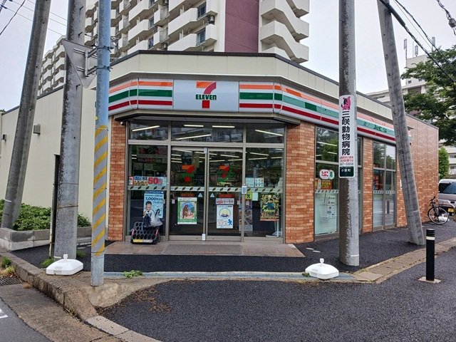 セブンイレブン船橋小室町店まで550m